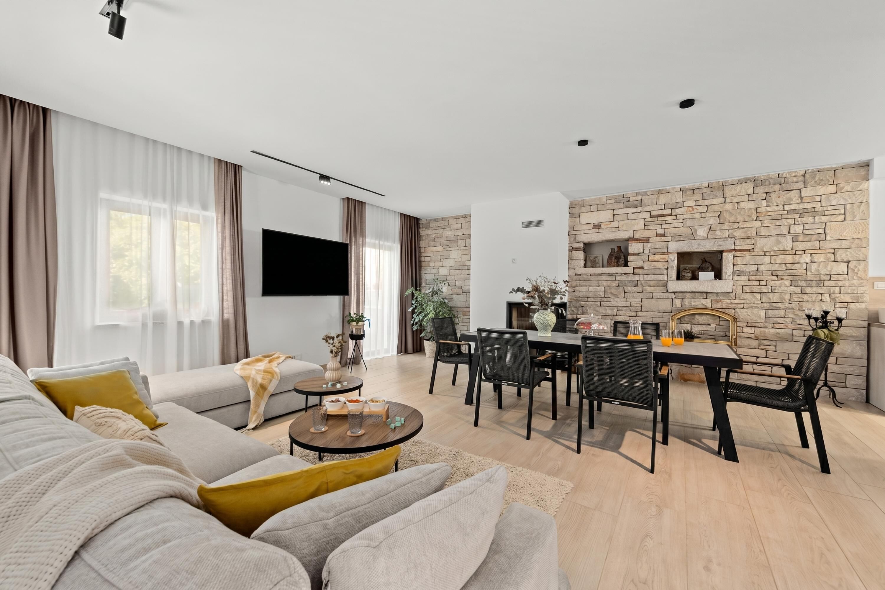 Family House, Multiple Bedrooms (Casa Dika Pool & Lounge) | Living area | 21-inch flat-screen TV with digital channels