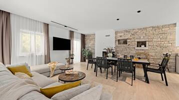 Family House, Multiple Bedrooms (Casa Dika Pool & Lounge) | Living area | 21-inch flat-screen TV with digital channels
