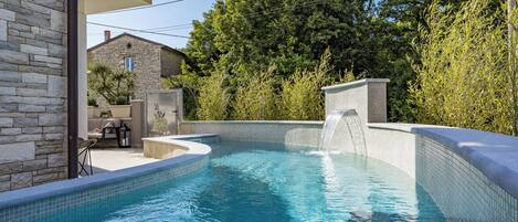 Piscine extérieure (ouverte en saison)