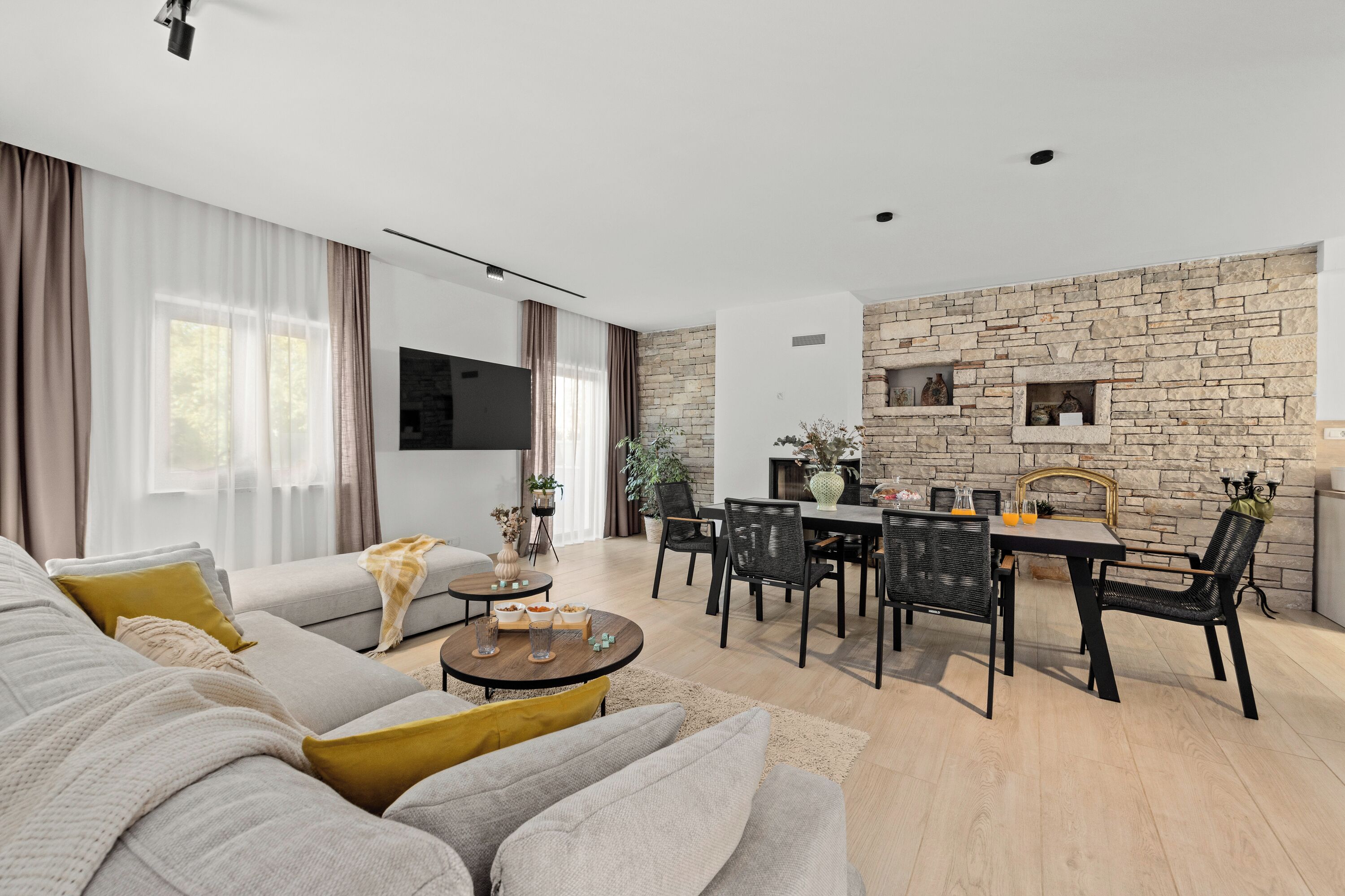 Family House, Multiple Bedrooms (Casa Dika Pool & Lounge) | Living area | 21-inch flat-screen TV with digital channels