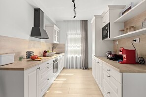 Private kitchen - Casa Dika Pool & Lounge (Marcana)
