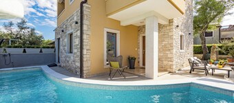 Casa Dika Pool & Lounge