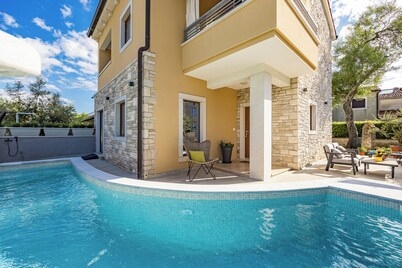 Casa Dika Pool & Lounge