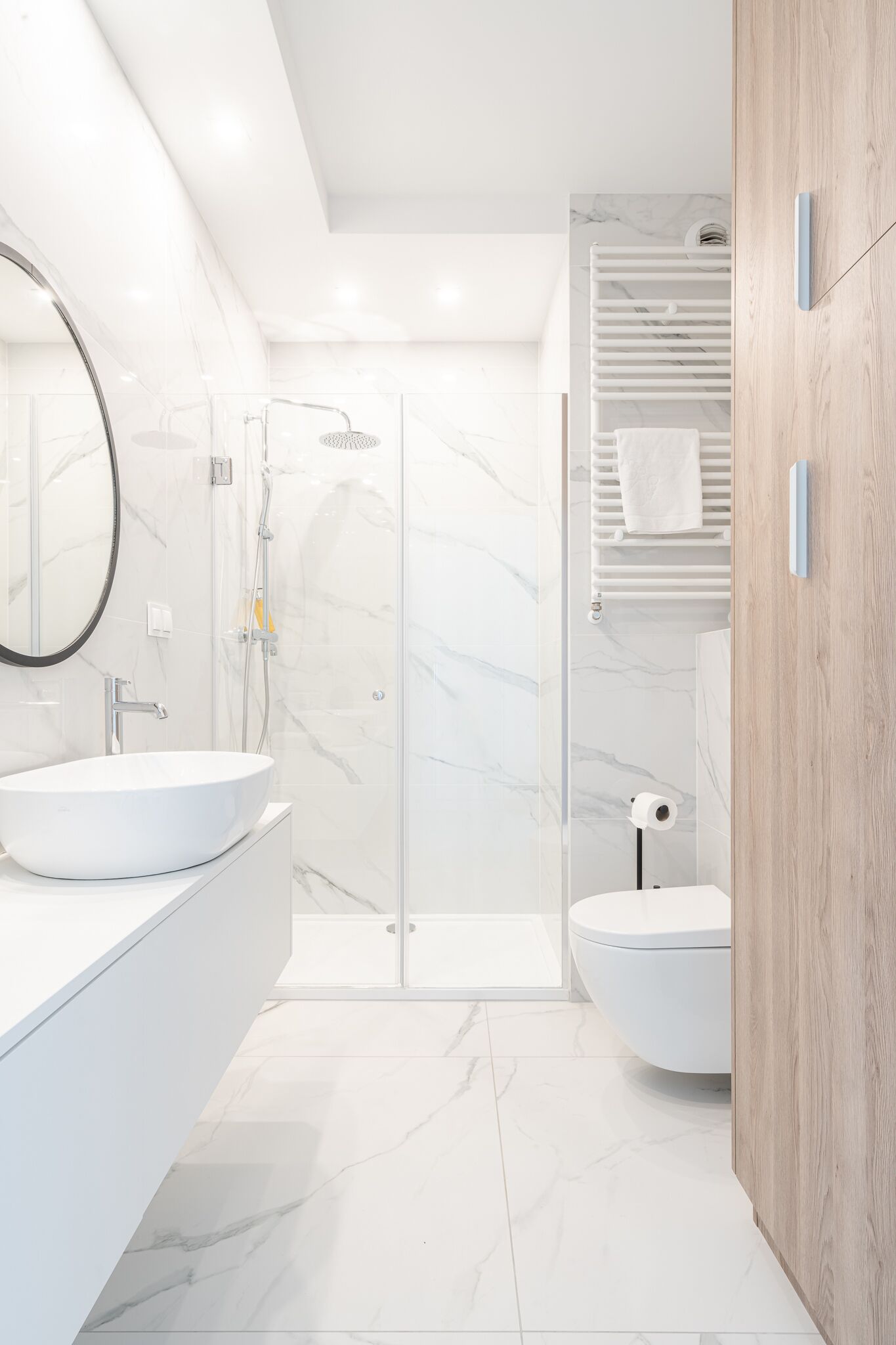 Deluxe Studio | Bathroom | Shower, towels, soap, shampoo