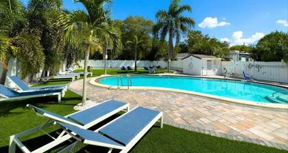 This studio is a 0 bedroom(s), 1 bathrooms, located in Clearwater, FL.