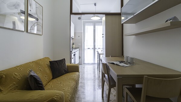 Apartment (1 Bedroom) | Wohnbereich