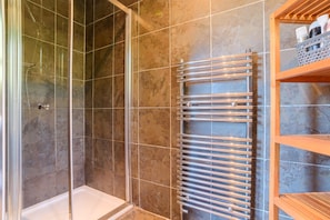 Shower - Rawley Point (Newquay)