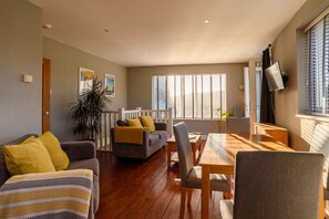 Dining - Rawley Point (Newquay)