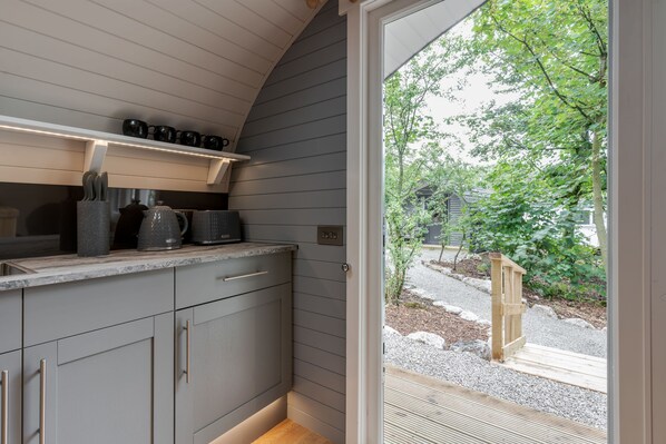 المنشأة من الداخل