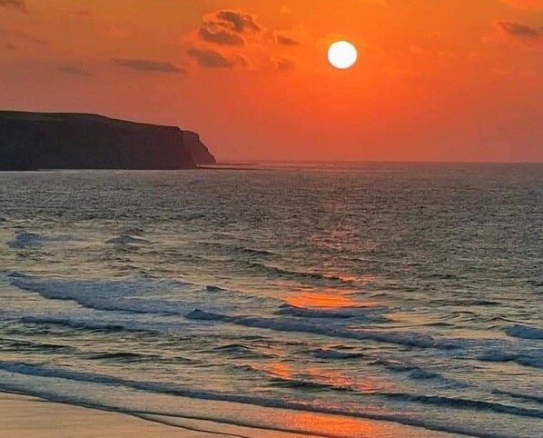 Beach nearby - Albion Cottage (Whitby)