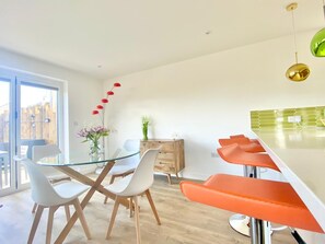 Dining - Little Croft (Newquay)