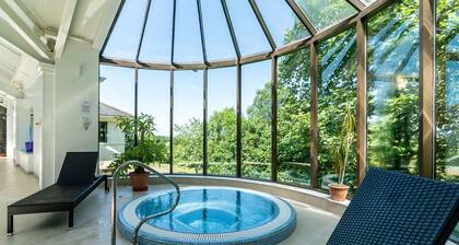 Meadow 2 Bedroom Lodge 7