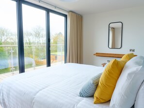 2 bedrooms, iron/ironing board, bed sheets - Meadow 2 Bedroom Lodge 3 (Umberleigh)