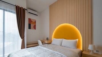 Deluxe Room, 1 Queen Bed, Non Smoking, City View | Minibar, desk, laptop workspace, free WiFi