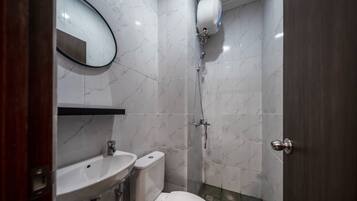 Shower, hydromassage showerhead, towels