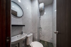 Bruser, brusehoved med hydromassage, håndklæder