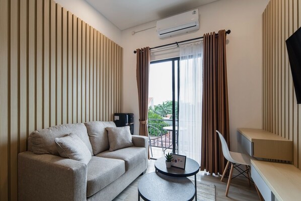 Deluxe Apartment, 2 Bedrooms, Non Smoking, City View | Living room