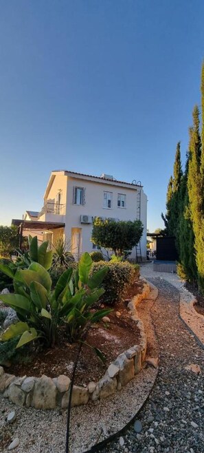 Villa | Exterior - Fab Sea&mountain View Villa Close to the Beach (Ayia Marina Chrysochous)