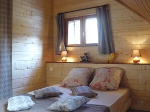 5 camere, una scrivania, ferro/asse da stiro, culla da viaggio