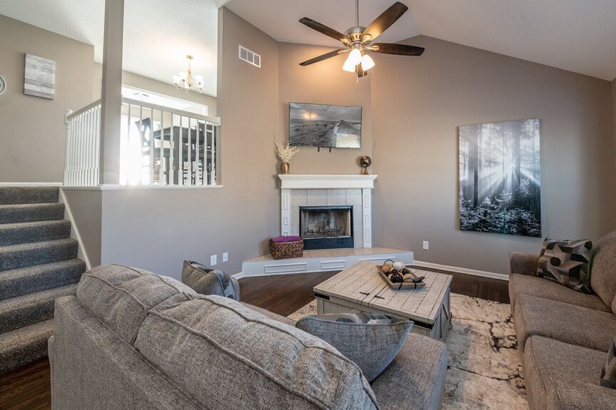 Luxury Meets Convenience *** Four Beds, Three Full Baths*** - Smithville, MO