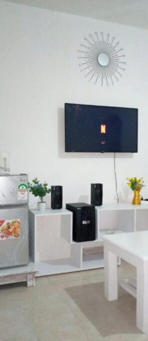 Appartement Deluxe | Coin séjour | Télévision à écran plat