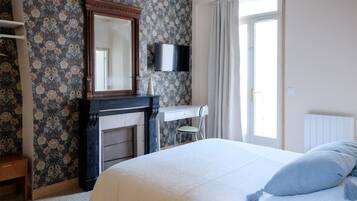 3 bedrooms, iron/ironing board, travel crib, free WiFi