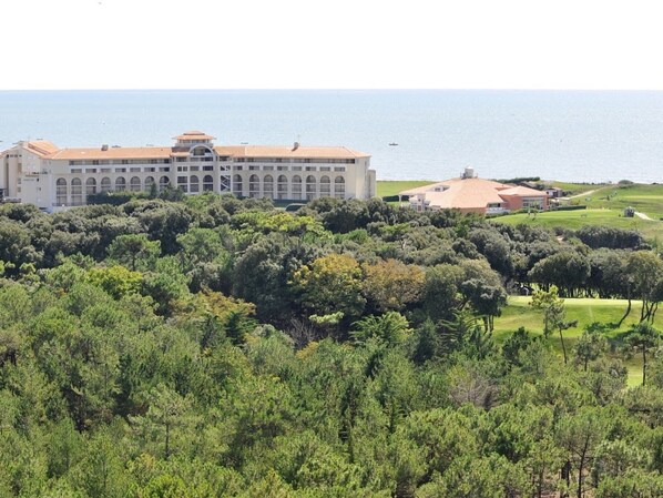 Exterior - Beachfront 2-Bed Apartment Between Casino & Convention Center (Saint-Jean-de-Monts)