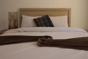 Egyptian cotton sheets, premium bedding, down duvets - Eagles pyramids view - Foriigners only (Giza)