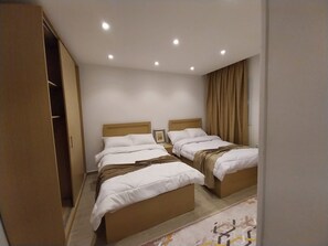 Egyptian cotton sheets, premium bedding, down duvets - Eagles pyramids view - Foriigners only (Giza)