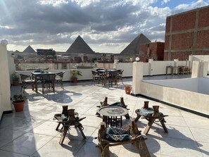 Terrace/patio - Eagles pyramids view - Foriigners only (Giza)