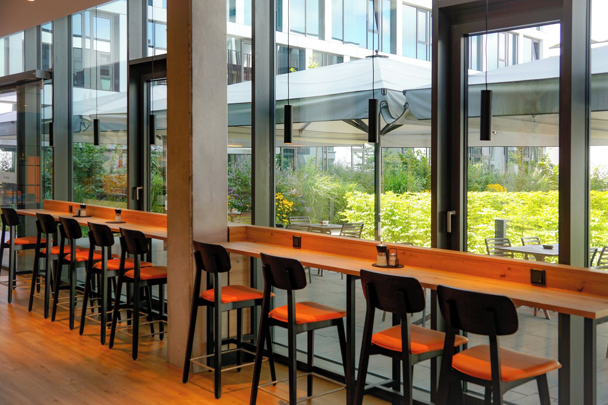 Se ofrece un desayuno autoservicio (26.00 EUR por persona)