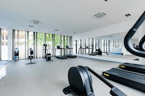Fitness facility - Romantic and very neat environment 5min drive from the airport.Rooftop pool (Accra)