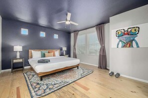 4 habitaciones, tabla de planchar con plancha y cuna de viaje 