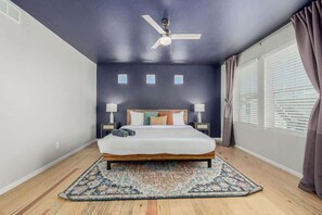4 habitaciones, tabla de planchar con plancha y cuna de viaje