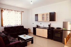 Interior - Welcome to Dreamy Escape (Pjezë)