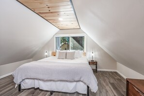 2 chambres, fer et planche à repasser, lit de bébé portatif