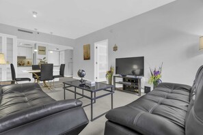 TV, books - 1 Bedroom Furnished Apartment at Penn Quarters (Washington)