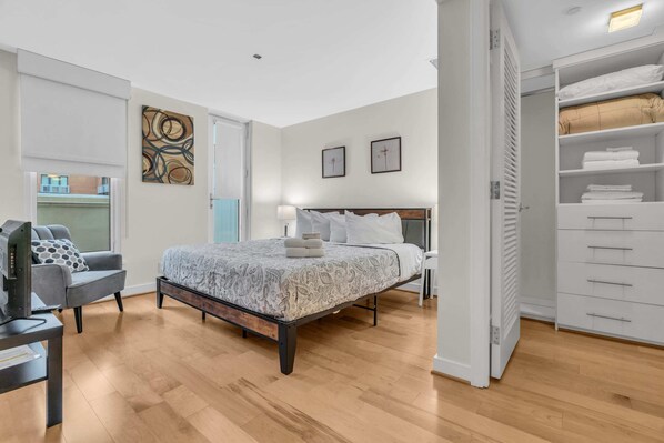 2 habitaciones, tabla de planchar con plancha, wifi y ropa de cama