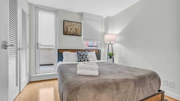 2 bedrooms, iron/ironing board, WiFi, bed sheets