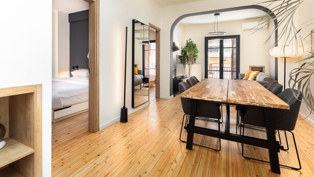 City-Apartment | Wohnbereich | 40-Zoll-Smart-TV mit Kabelempfang