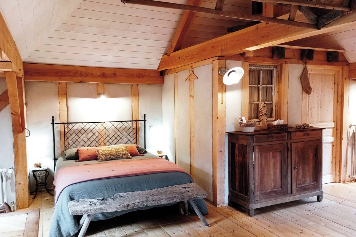 1 habitación, muebles diferentes, wifi gratis y ropa de cama