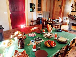 Free daily full breakfast - Maison d'hôtes de charme - Ancien moulin en pleine nature - La Paulusmühle (Soucht)