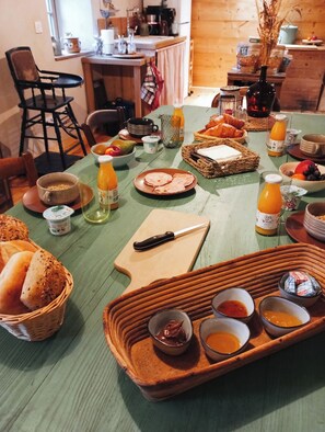 Desayuno completo incluido todos los días 