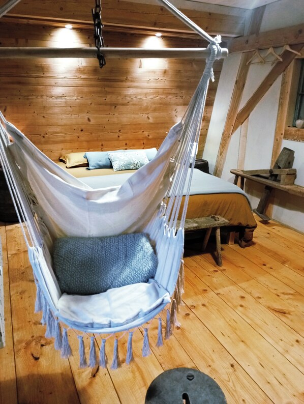 Traditional Room, 1 Queen Bed | 1 bedroom, individually furnished, free WiFi, bed sheets