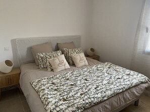3 bedrooms, iron/ironing board, travel cot, free WiFi