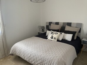 3 chambres, fer et planche à repasser, lit parapluie, Wi-Fi gratuit