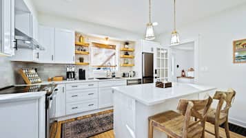 雪櫃、微波爐、焗爐、爐具