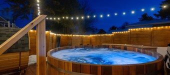 House By The Bay| Cedar Hot Tub & Sauna