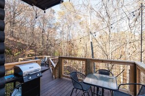 Outdoor dining - Chic Cabin w/ Fast WiFi & Fire Pit near Fun (Smoky Mountains)