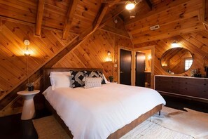 3 bedrooms, iron/ironing board, WiFi, bed sheets - Chic Cabin w/ Fast WiFi & Fire Pit near Fun (Smoky Mountains)